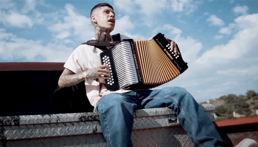 SANTA FE KLAN: ¿UN ESTILO ÚNICO EN LA ESCENA DE RAP MEXICANO? SANTA FE KLAN: ¿UN ESTILO ÚNICO EN LA ESCENA DE RAP MEXICANO?